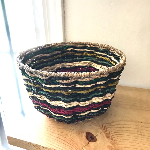 Multi Color Seagrass/Wicker Basket - Picture 4 of 7
